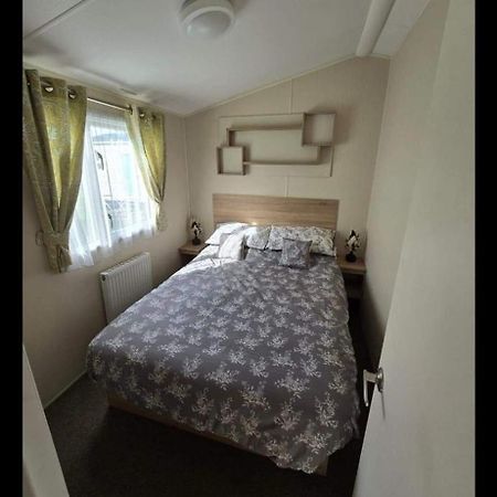 8 Berth Caravan Martello Beach Clacton Jaywick Sands Buitenkant foto